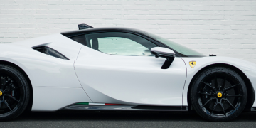 Combien coûte une Ferrari ? Prix par modèle, année et condition Logo