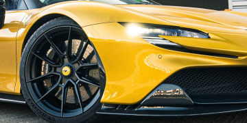 SF90 Stradale : le premier hybride rechargeable de Ferrari et une révolution pour les supercars Logo