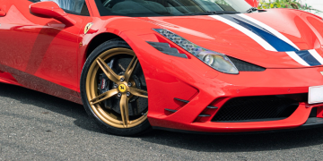 Quelle a été la première supercar ? Logo