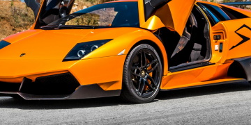 Comment importer une Lamborghini ou une Ferrari au Royaume-Uni ? Logo